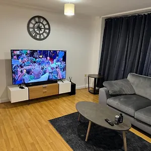 Apartment Luxury, Dagenham